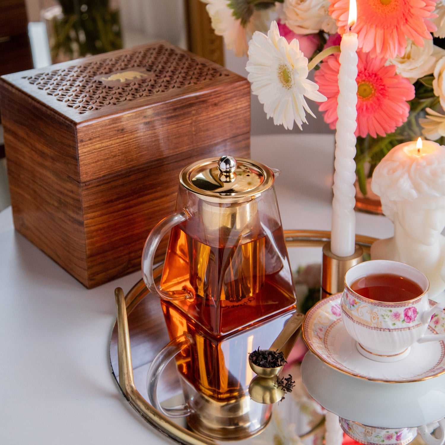 Pyramid Shape Borosilicate Teapot With Gold Plated Infuser And Lid in a Sesham Wood Box- 720 ML