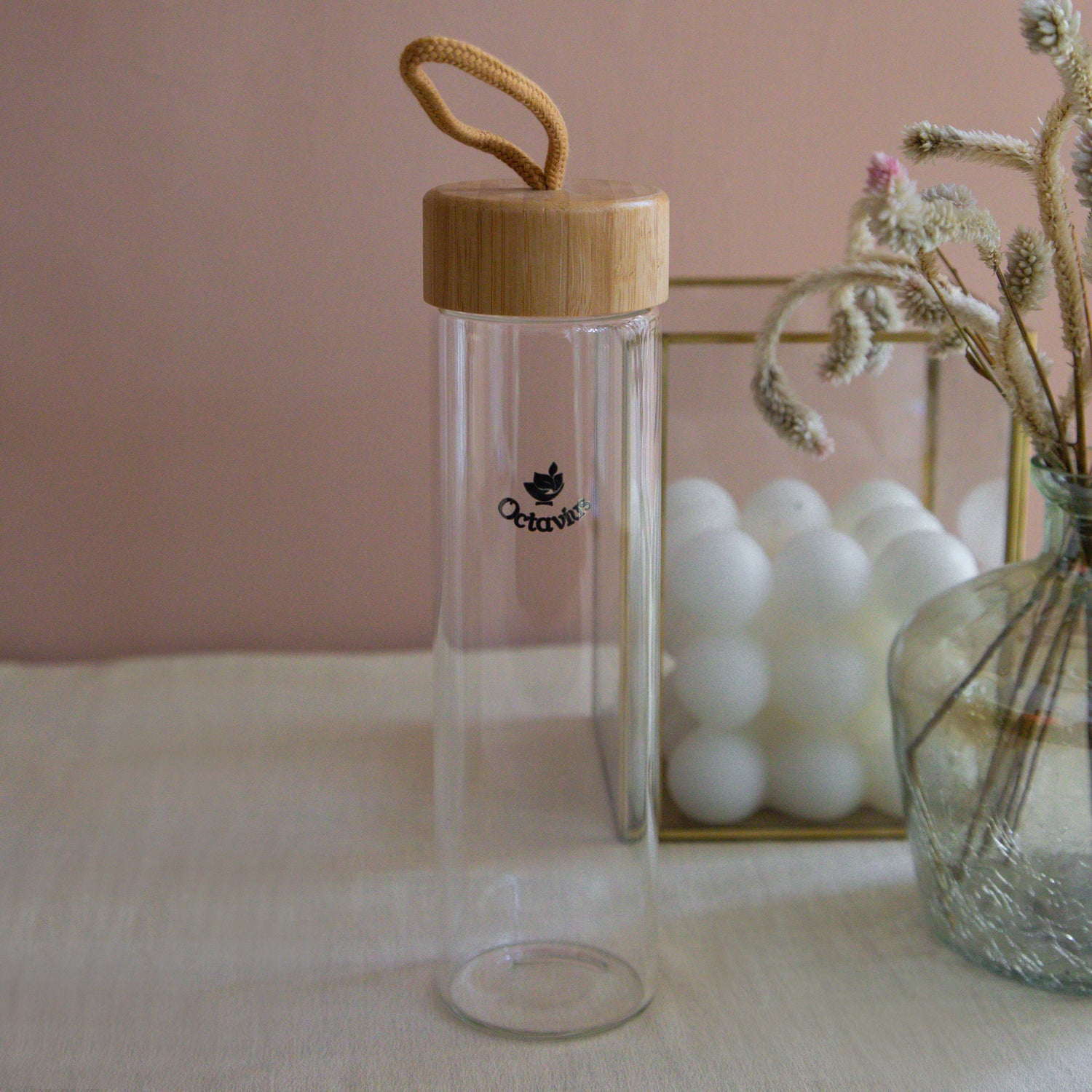 Borosilicate Glass Bottle With Wooden Cap - 600ML